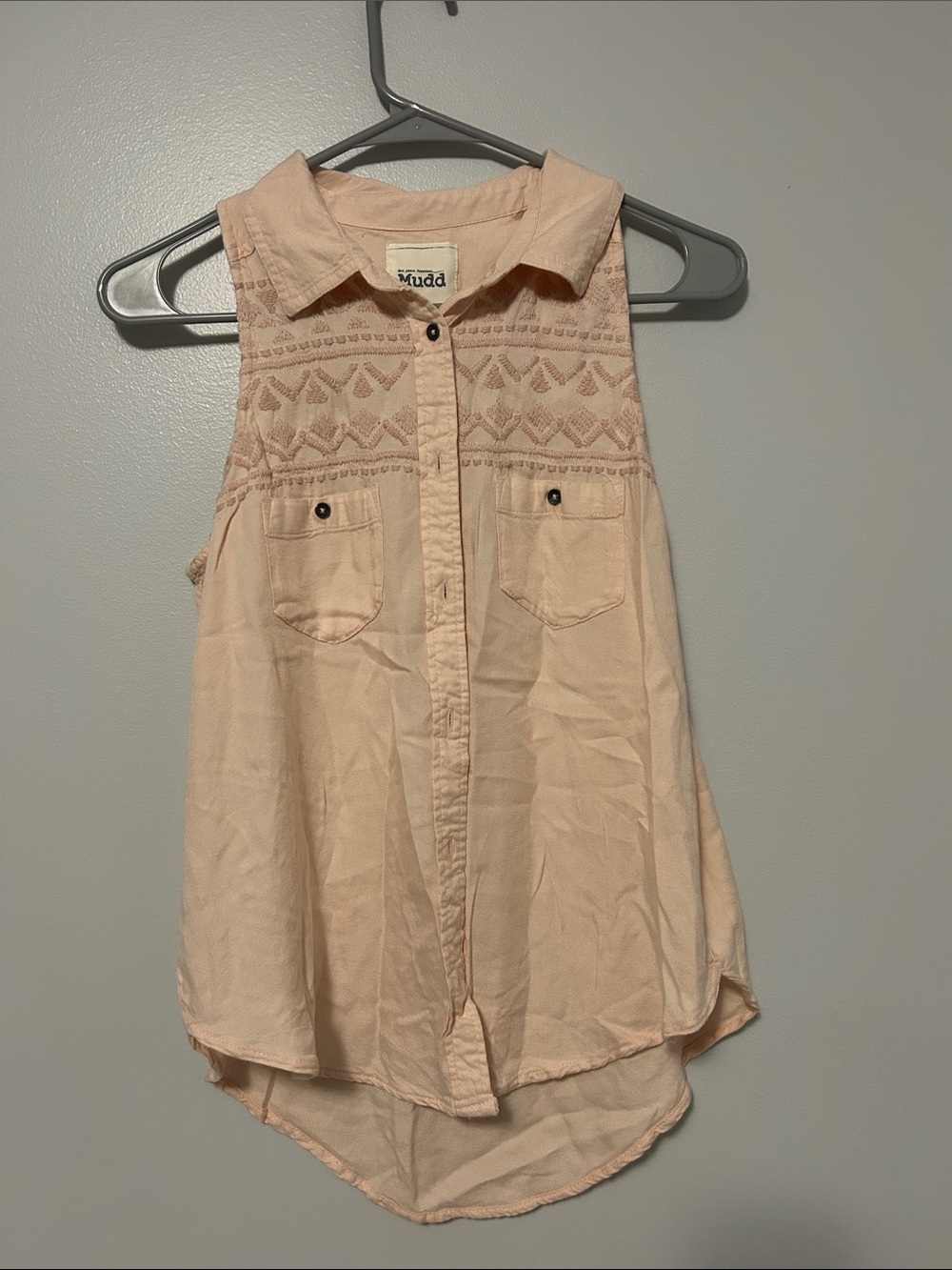 Mudd Sleeveless Button-Front Lace Yoke Tank — Light Peach